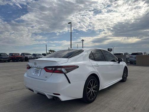 Ice Cap 2023 Toyota Camry SE