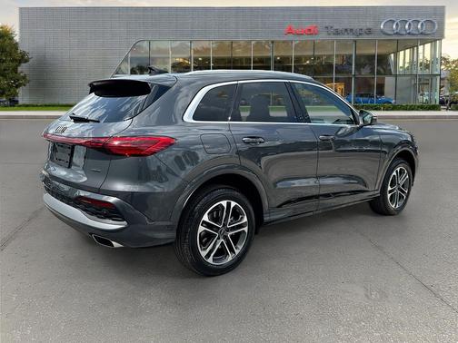 Tambora Gray Metallic 2026 Audi Q5 Premium Plus TFSI quattro S tronic