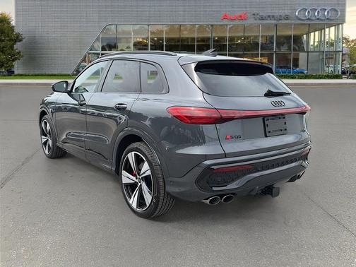 Tambora Gray Metallic 2026 Audi SQ5 3.0T Premium Plus