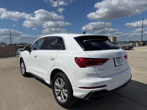 2025 Audi Q3 Premium 45 TFSI S line quattro Tiptronic