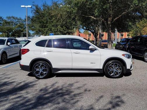 Photo 4 of 30 of 2018 BMW X1 sDrive28i