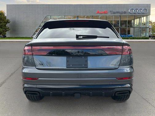 Daytona Gray Pearl Effect 2026 Audi Q8 55 Premium Plus