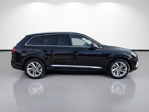 Mythos Black Metallic 2023 Audi Q7 55 Prestige