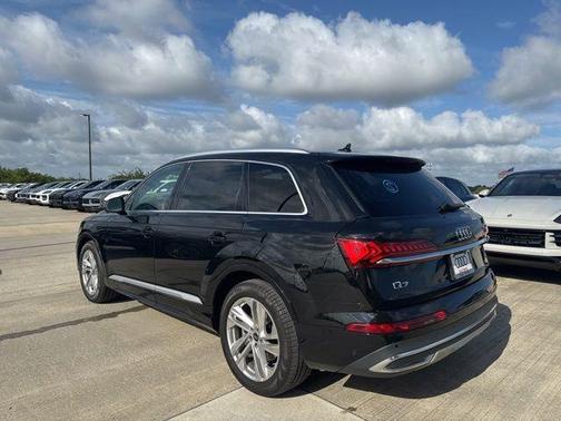 Mythos Black Metallic 2023 Audi Q7 55 Prestige