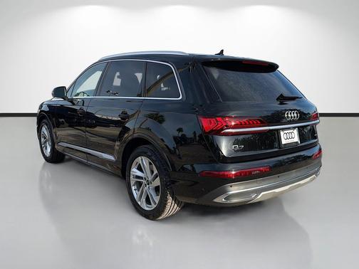 Mythos Black Metallic 2023 Audi Q7 55 Prestige