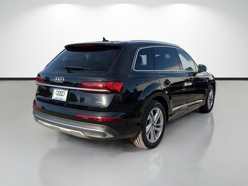 Mythos Black Metallic 2023 Audi Q7 55 Prestige