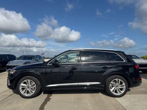 Mythos Black Metallic 2023 Audi Q7 55 Prestige