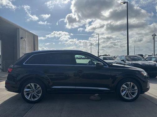Mythos Black Metallic 2023 Audi Q7 55 Prestige