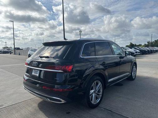 Mythos Black Metallic 2023 Audi Q7 55 Prestige