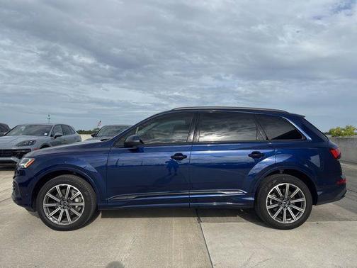 Navarra Blue Metallic 2023 Audi Q7 45 Premium Plus
