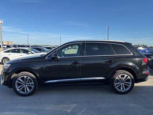 2025 Audi Q7 55 Premium Plus