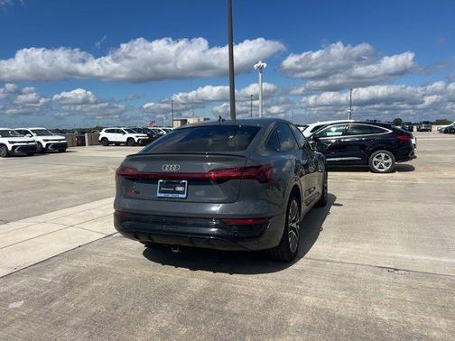 2024 Audi Q8 e-tron Premium Plus