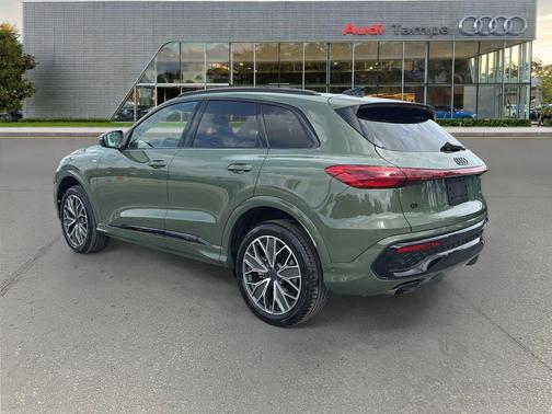 District Green Metallic 2026 Audi Q5 Premium Plus TFSI quattro S tronic