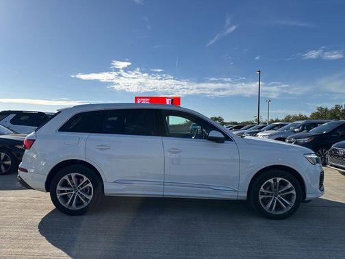 2025 Audi Q7 55 Premium Plus