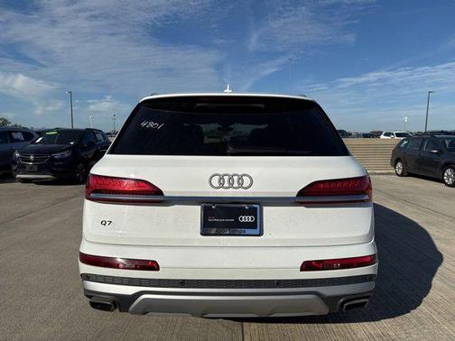 2025 Audi Q7 55 Premium Plus