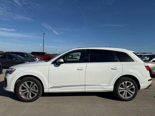 2025 Audi Q7 55 Premium Plus