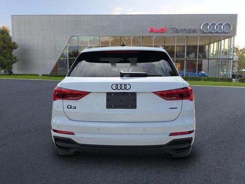 2025 Audi Q3 Premium 45 TFSI S line quattro Tiptronic