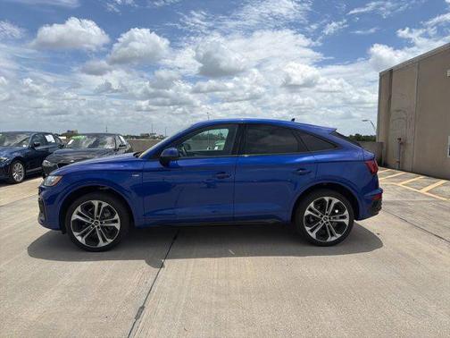Ultra Blue Metallic 2023 Audi Q5 45 S line Premium Plus
