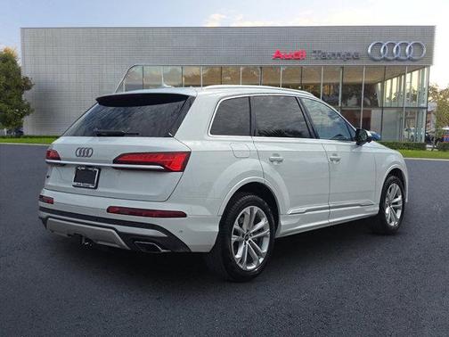 2025 Audi Q7 55 Premium Plus