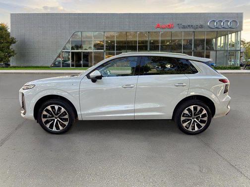 Glacier White Metallic 2026 Audi Q3 S line