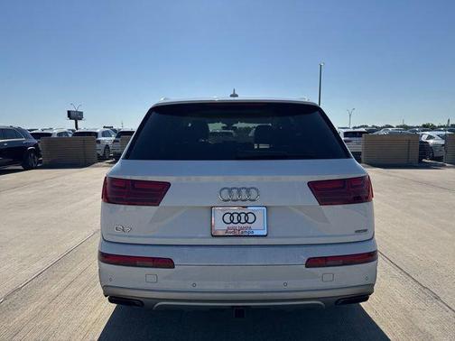 Glacier White Metallic 2019 Audi Q7 55 Premium Plus