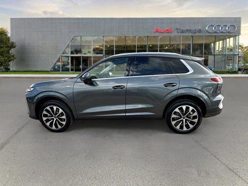 Daytona Gray Pearl Effect 2026 Audi Q3 S line