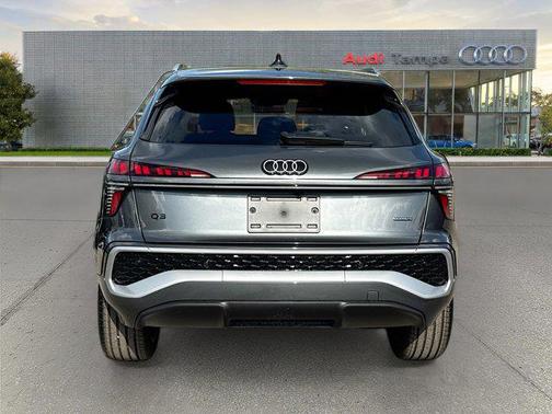Daytona Gray Pearl Effect 2026 Audi Q3 S line