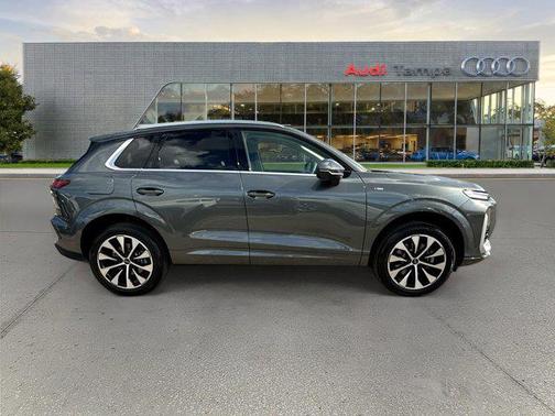 Daytona Gray Pearl Effect 2026 Audi Q3 S line