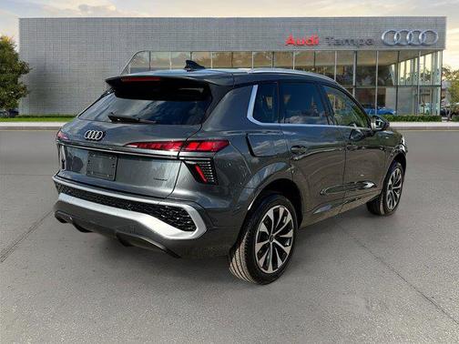 Daytona Gray Pearl Effect 2026 Audi Q3 S line