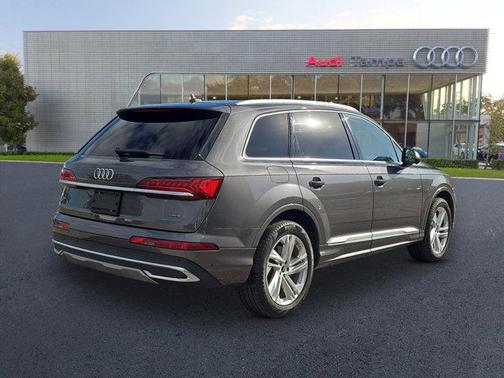 2024 Audi Q7 55 Premium Plus
