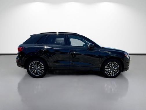 Black Metallic 2023 Audi Q3 Premium 40 TFSI quattro Tiptronic
