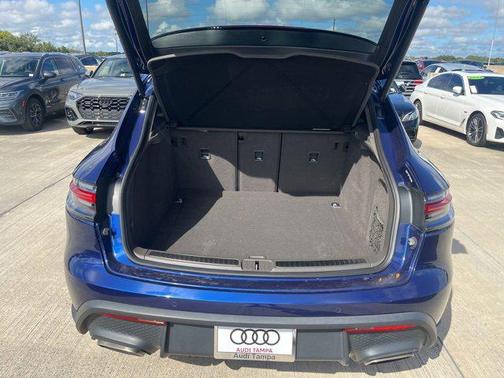 2022 Porsche Macan Base