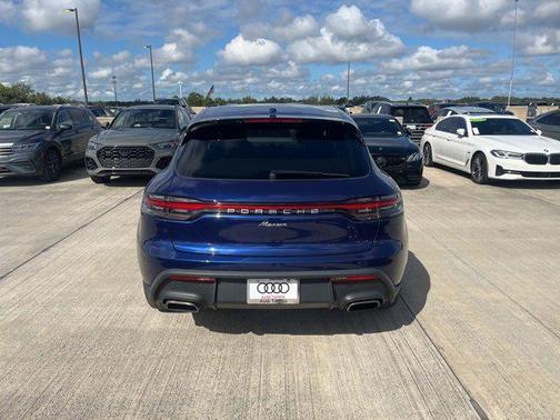 2022 Porsche Macan Base