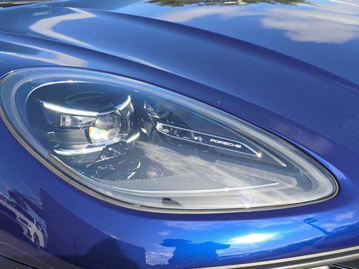 2022 Porsche Macan Base