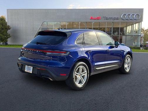 2022 Porsche Macan Base
