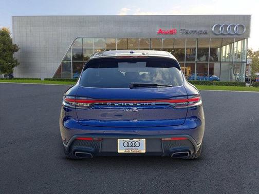 2022 Porsche Macan Base