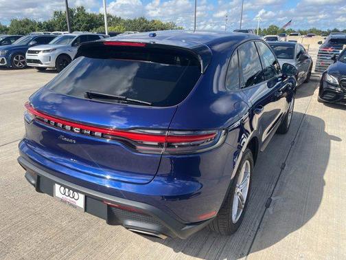 2022 Porsche Macan Base