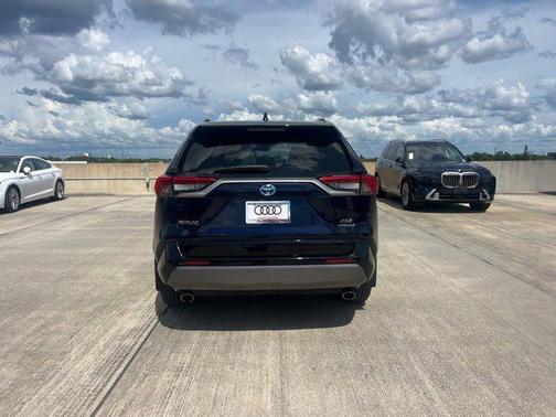 2021 Toyota RAV4 Hybrid SE
