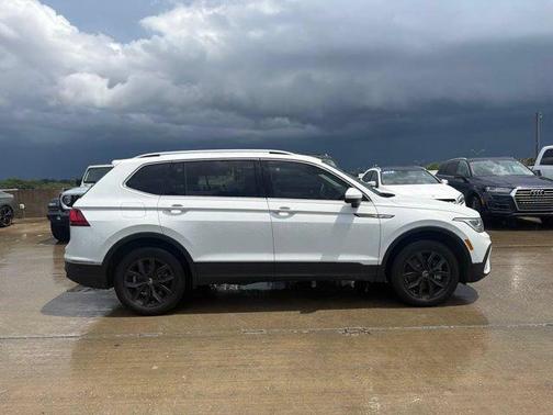 Pure White 2024 Volkswagen Tiguan 2.0T SE