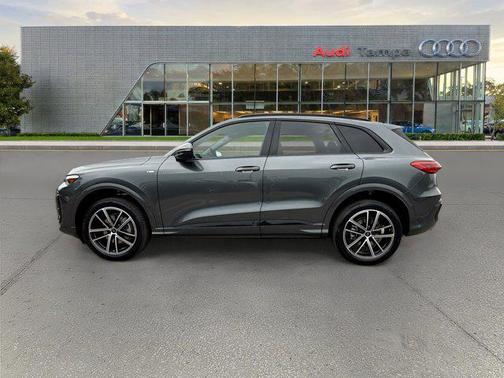 Daytona Gray Metallic 2026 Audi Q5 Premium Plus TFSI quattro S tronic
