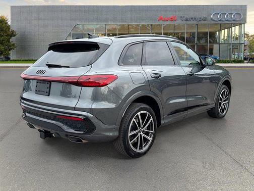 Daytona Gray Metallic 2026 Audi Q5 Premium Plus TFSI quattro S tronic