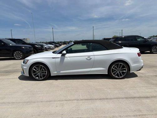 Glacier White Metallic/Black Roof 2024 Audi A5 45 S line Premium Plus