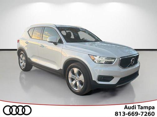 2022 Volvo XC40 T5 Momentum