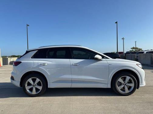 Glacier White Metallic 2023 Audi Q4 e-tron Premium Plus 50 quattro