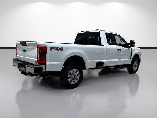 Oxford White 2023 Ford F-350 XLT