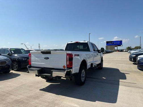 Oxford White 2023 Ford F-350 XLT