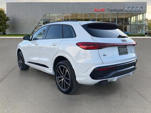 Glacier White Metallic 2026 Audi Q5 Premium Plus TFSI quattro S tronic