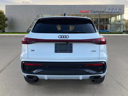 Glacier White Metallic 2026 Audi Q5 Premium Plus TFSI quattro S tronic