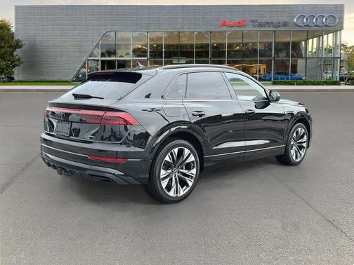 Mythos Black Metallic 2027 Audi Q8 55 Premium Plus