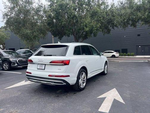2024 Audi Q7 55 Premium Plus